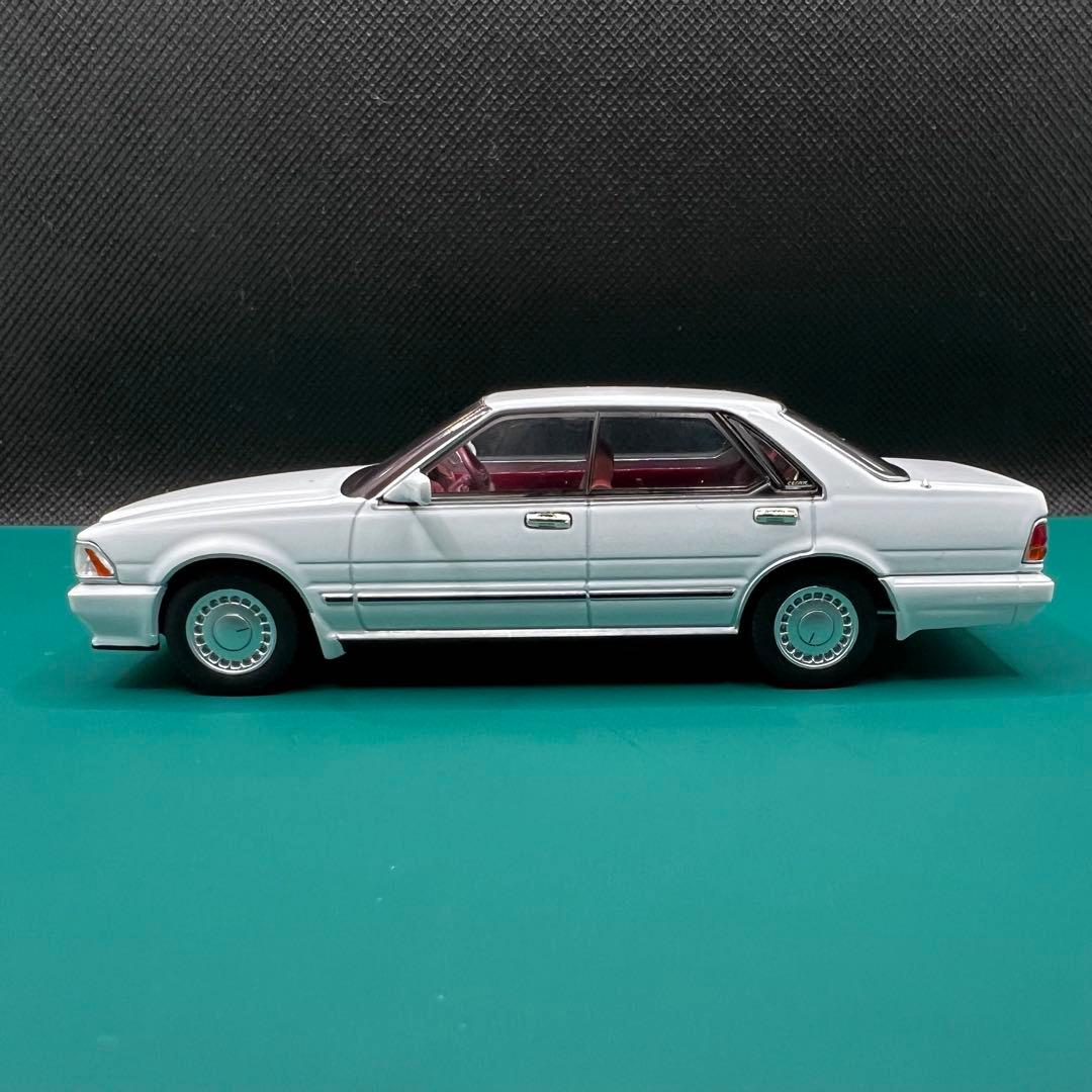 セドリック1987 トミカリミテッドヴィンテージ ネオ　LV-N43 22a 白
