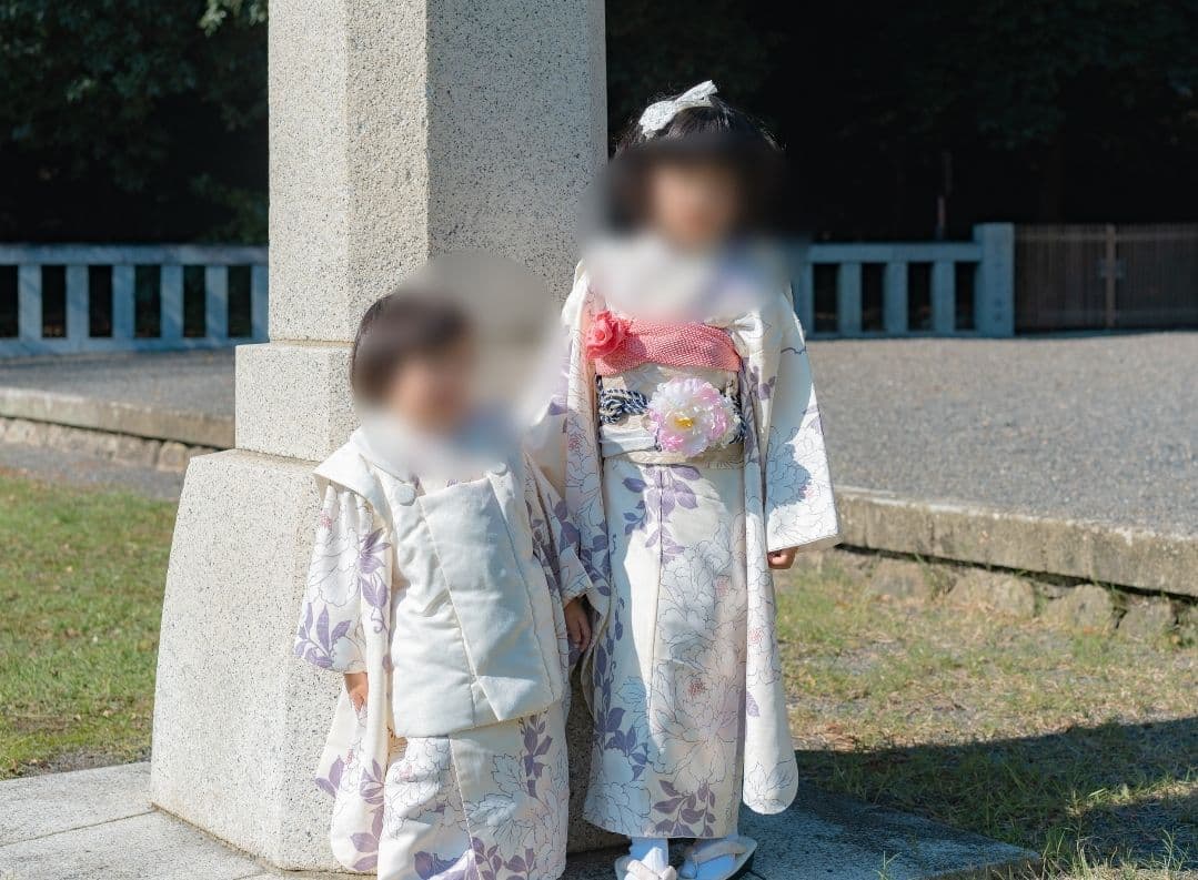 七五三　お揃い着物 白と紫の花柄