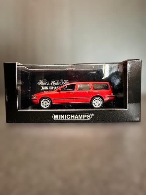 【MINICHAMPS】 Volvo V70 （2000）赤　1/43