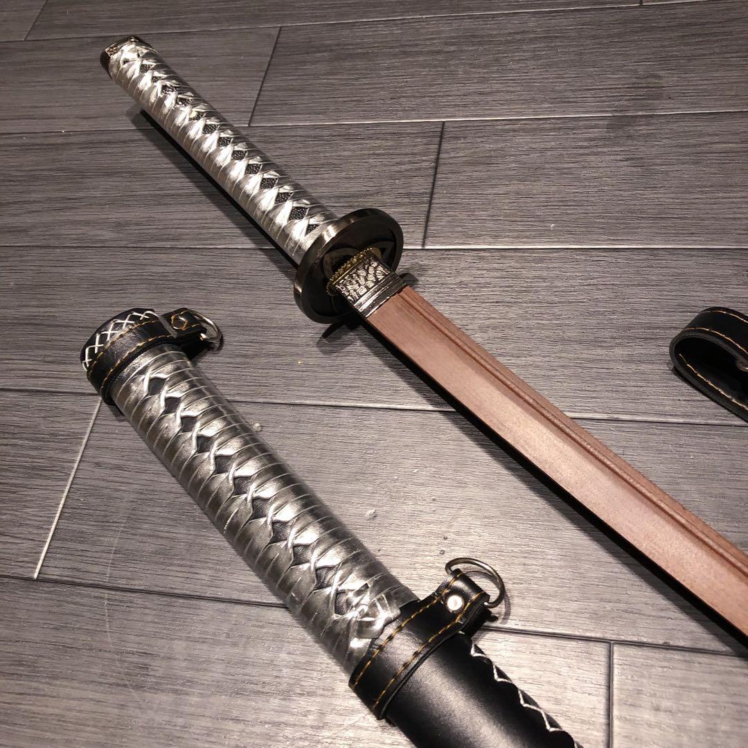 希少品　高級模造刀　ローズウッド　木刀　鞘付き木刀　拵え　高級居合刀　銀拵え