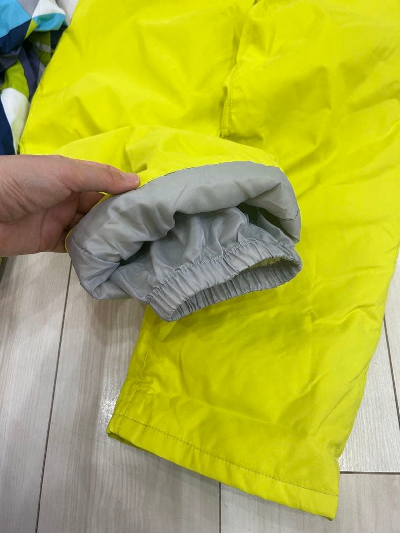 オンヨネ/RESEEDAの子ども用スキーウェア 幾何学模様