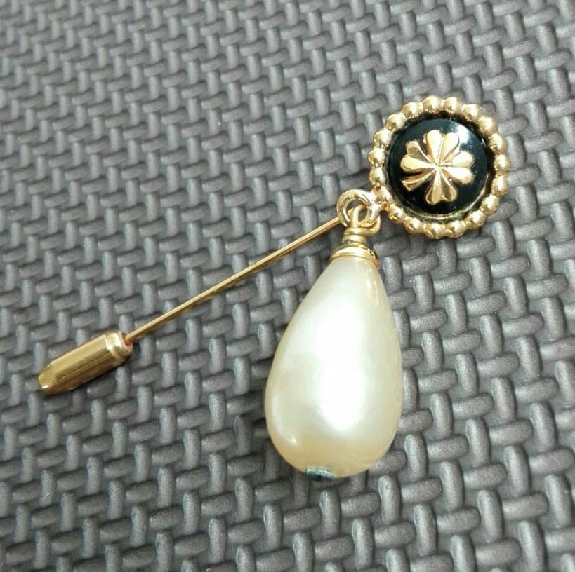 CHANEL　ピンブローチ　パール付き