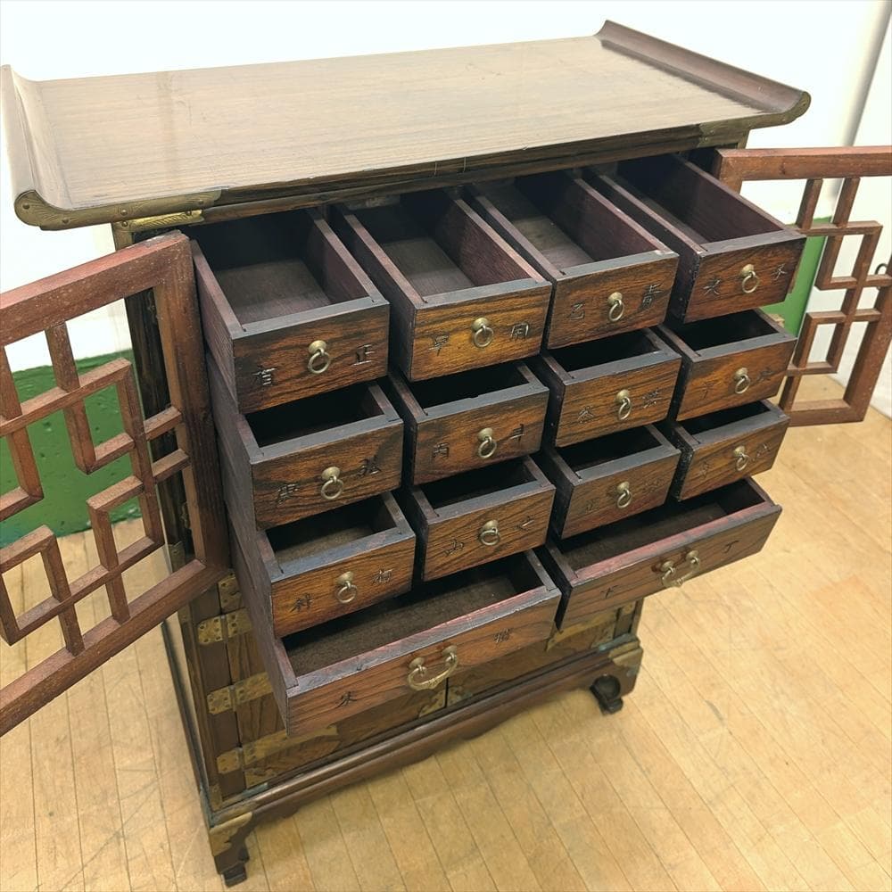 李朝家具　薬箪笥　箪笥　薬棚　ヤクジャン　キャビネット　引出し　小物　朝鮮　韓国