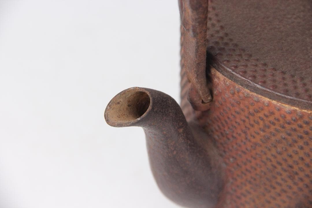 南部鉄瓶 光原社 北鳳造 身在銘　寸筒鉄瓶　約1300ml 霰 EM3-13