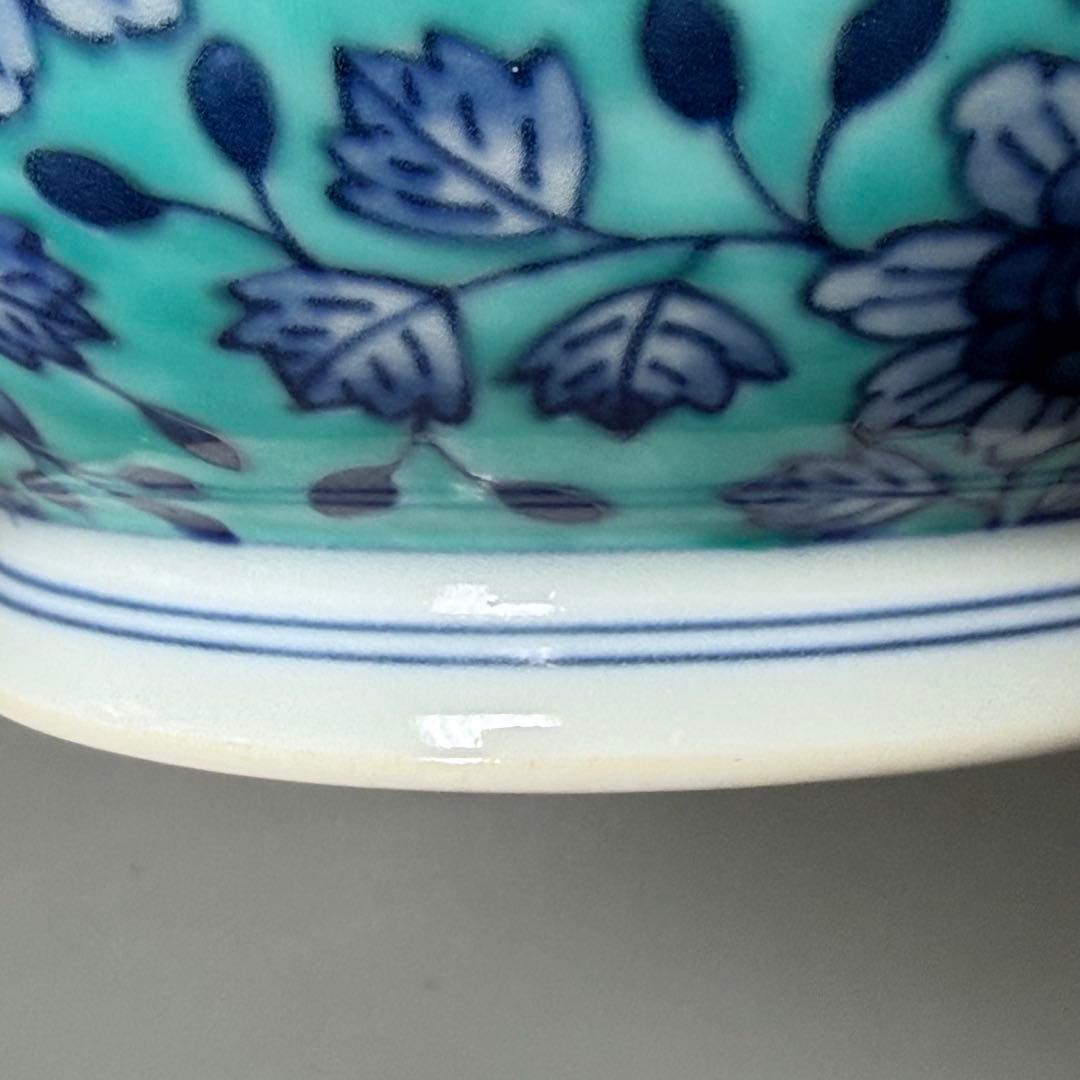 人間国宝　十三代今泉今右衛門　本人作　色絵緑地草花文様更紗文花瓶　仕立て箱付