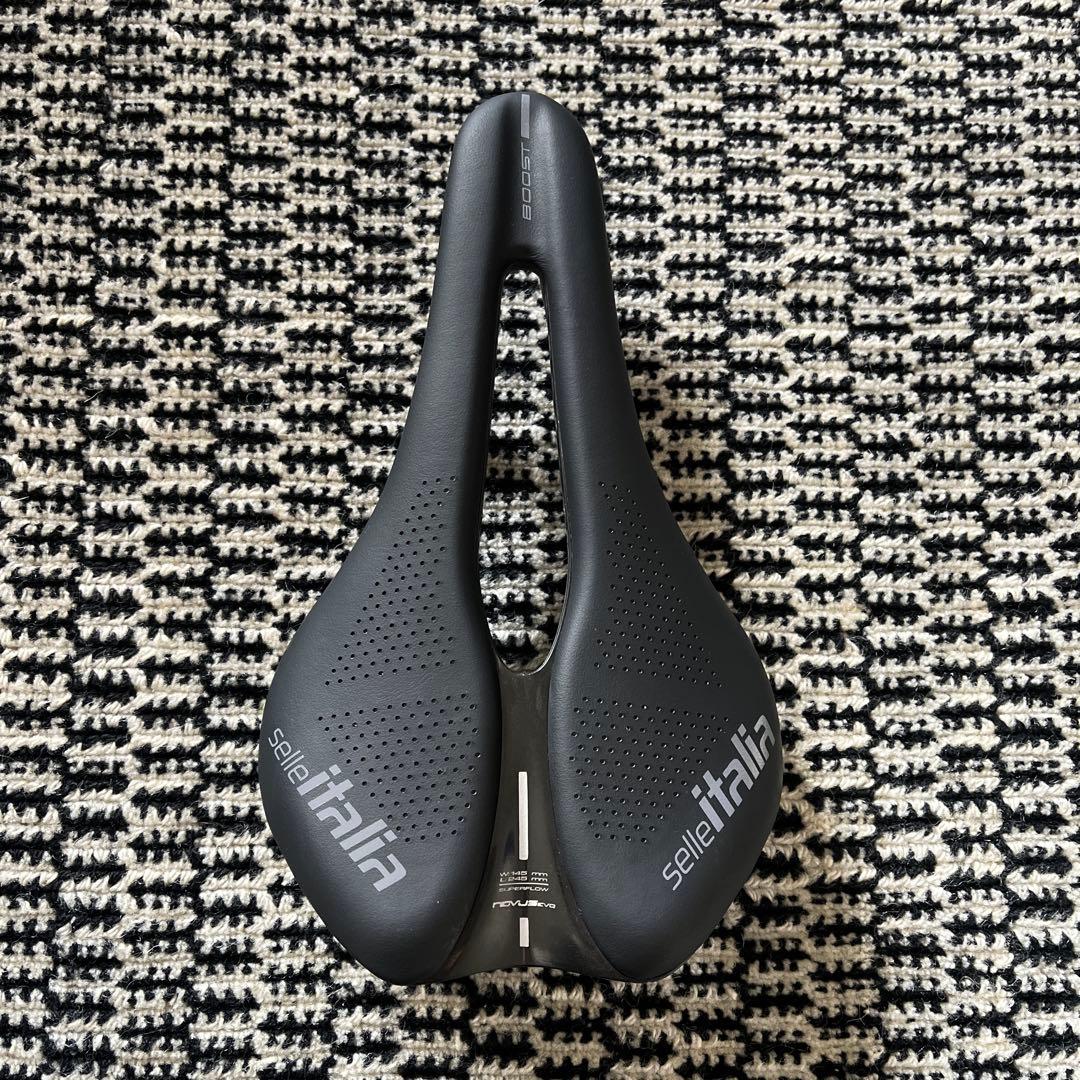 セライタリア NOVUS BOOST EVO Ti316 スーパーフロー サドル