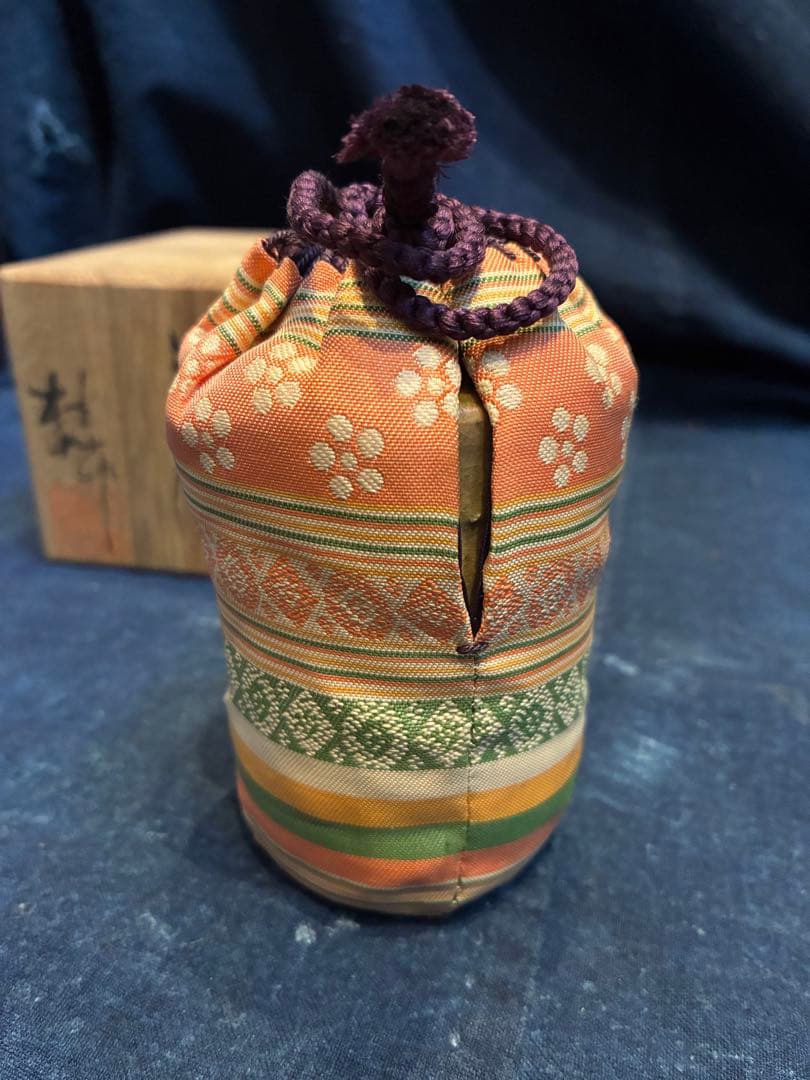 信楽茶入　今井桂秋（作)　共箱　仕服(梅花散らし間道) 茶道具