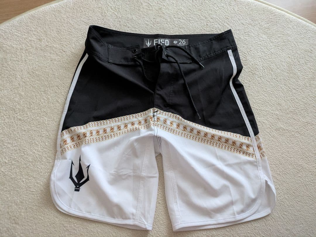 FIED 26インチ サーフパンツ 黒/白