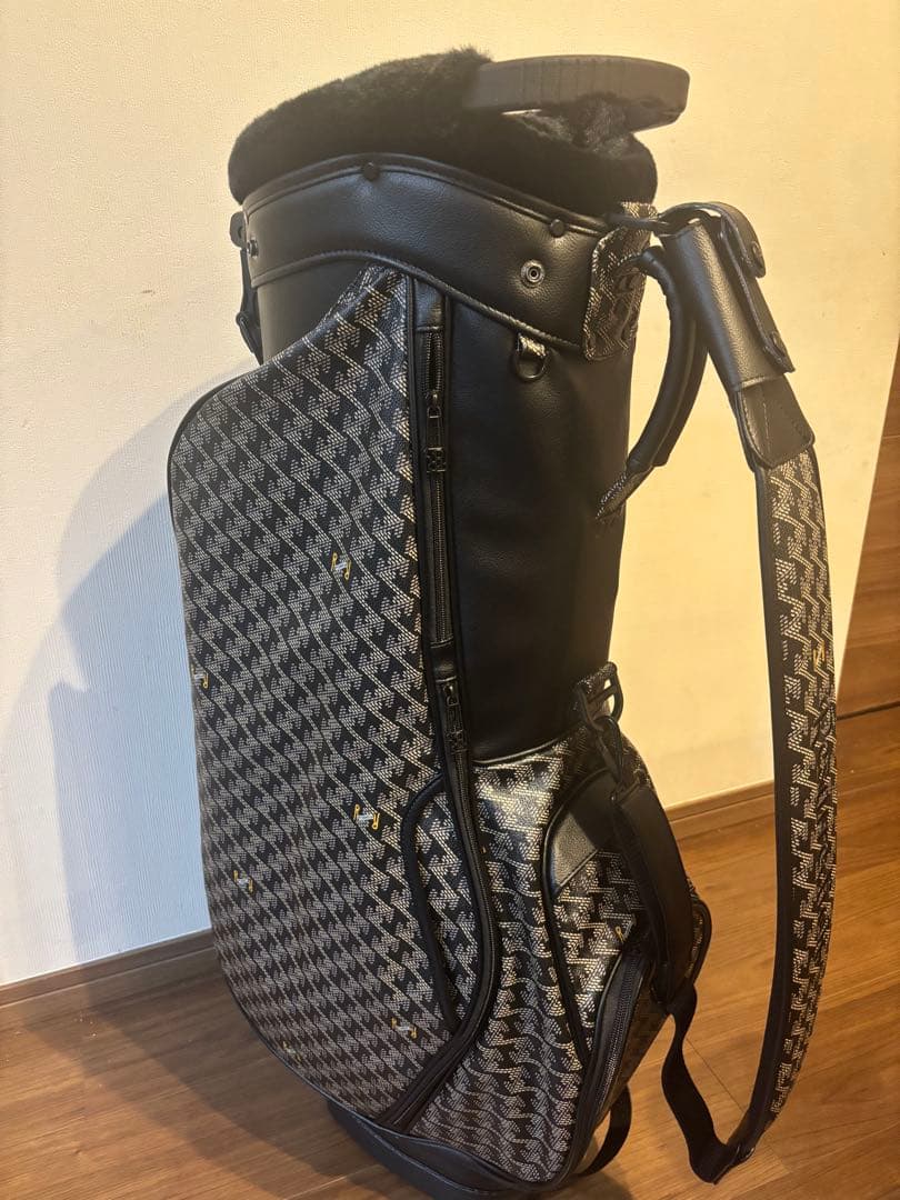 レザレクション　パーヴォー No.4 / モノブラック