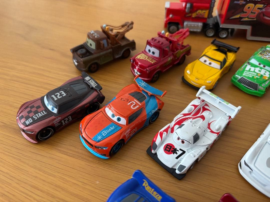 トミカ　カーズ　まとめ売り　17台