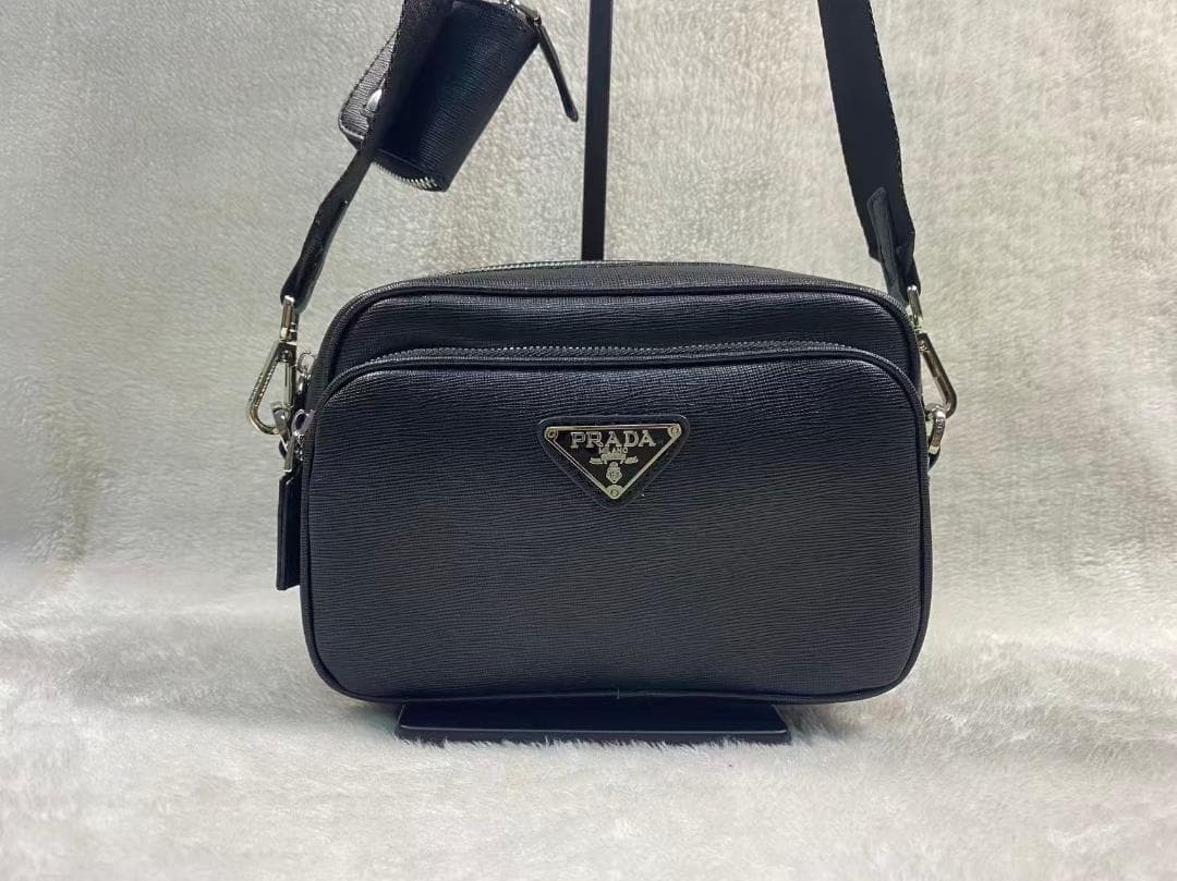 PRADA ブラックナイロンショルダーバッグ