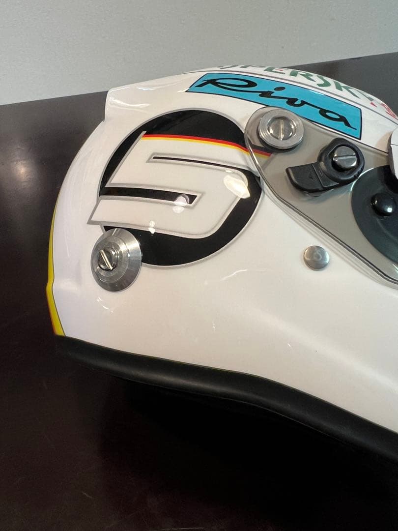 （美品）F1 Ferrari セバスチャンベッテル 直筆サイン入り1/2