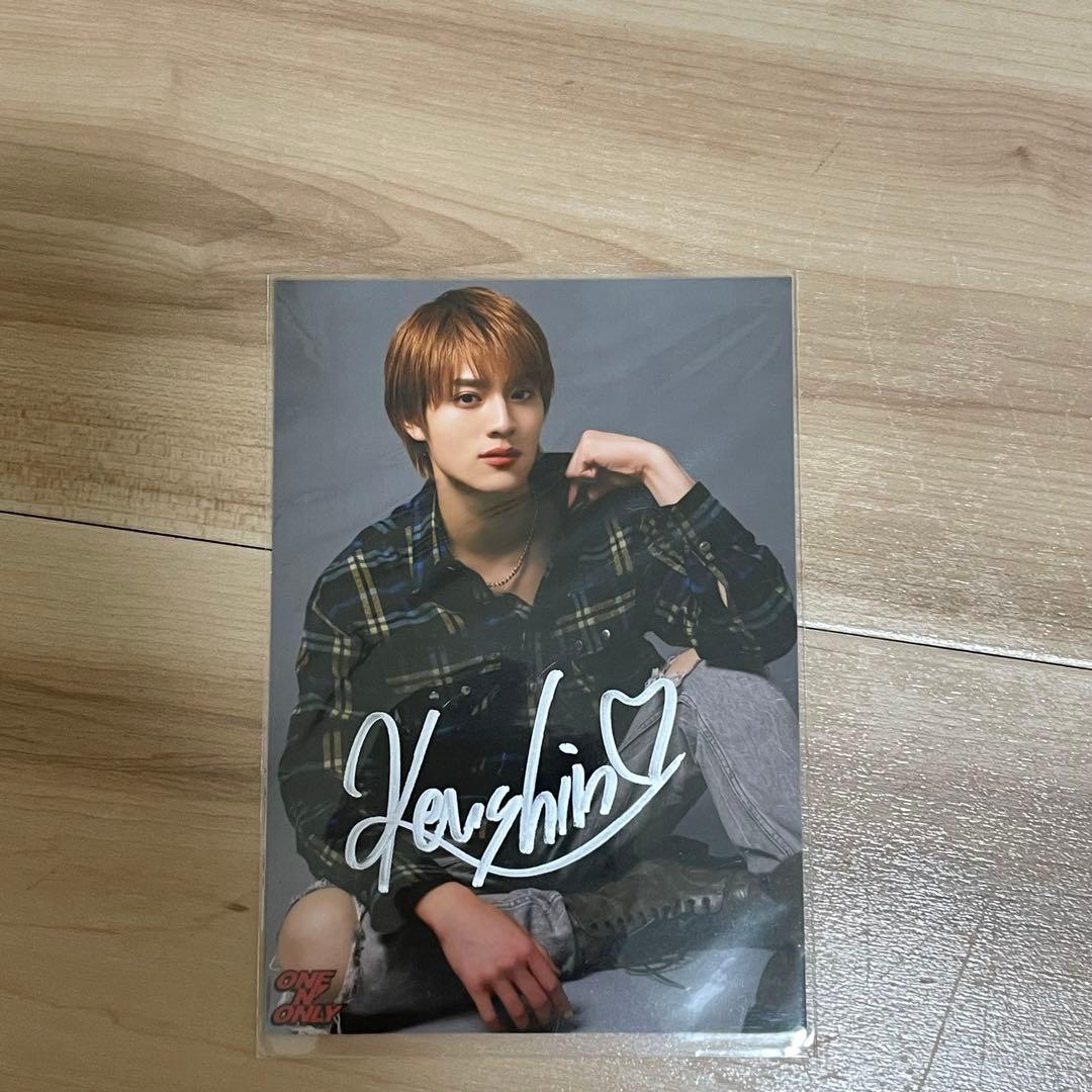 【たま】上村謙信　サイン入り生写真