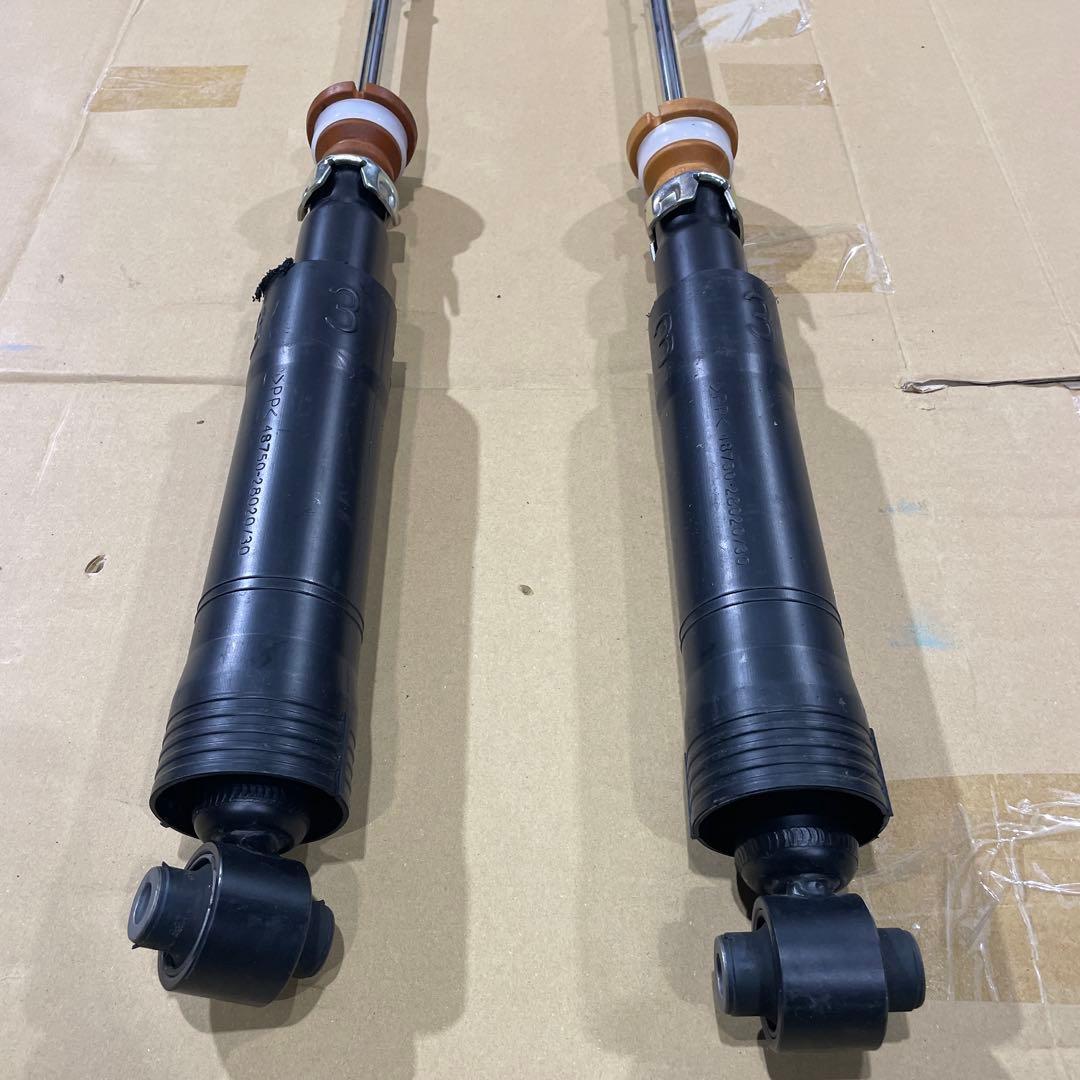 トヨタ ヴォクシー ZWR-80G 純正サスペンション