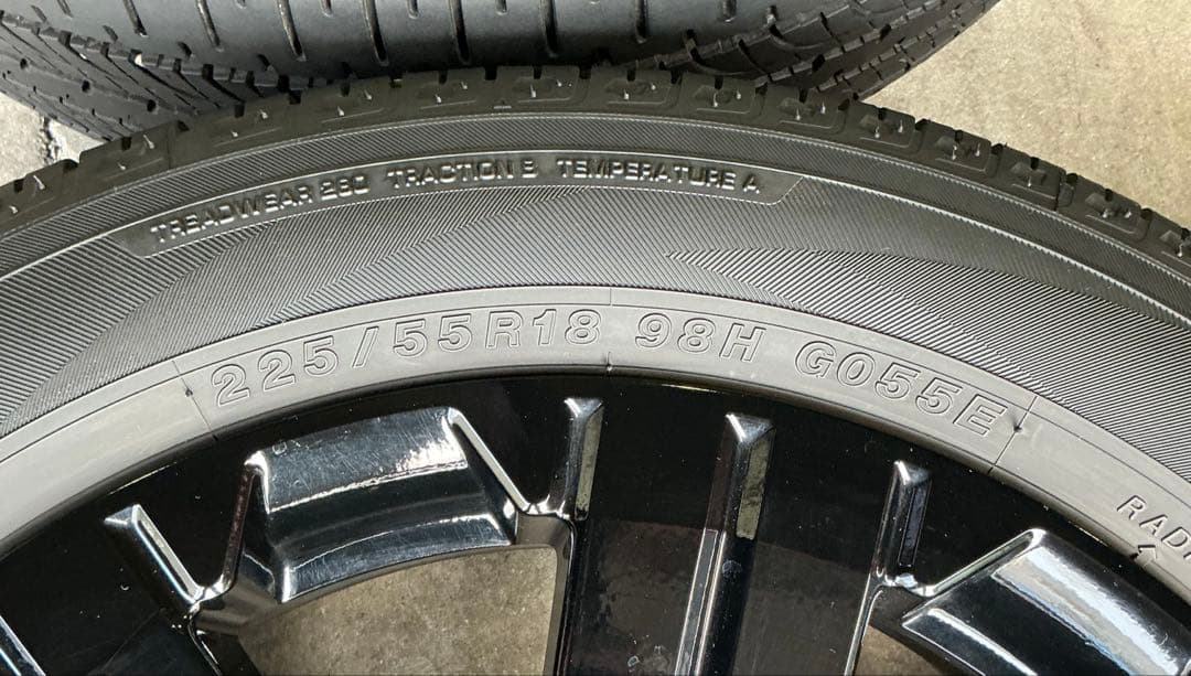 デリカD5 純正 シャモニー 限定ブラックホイール 純正ナット付属