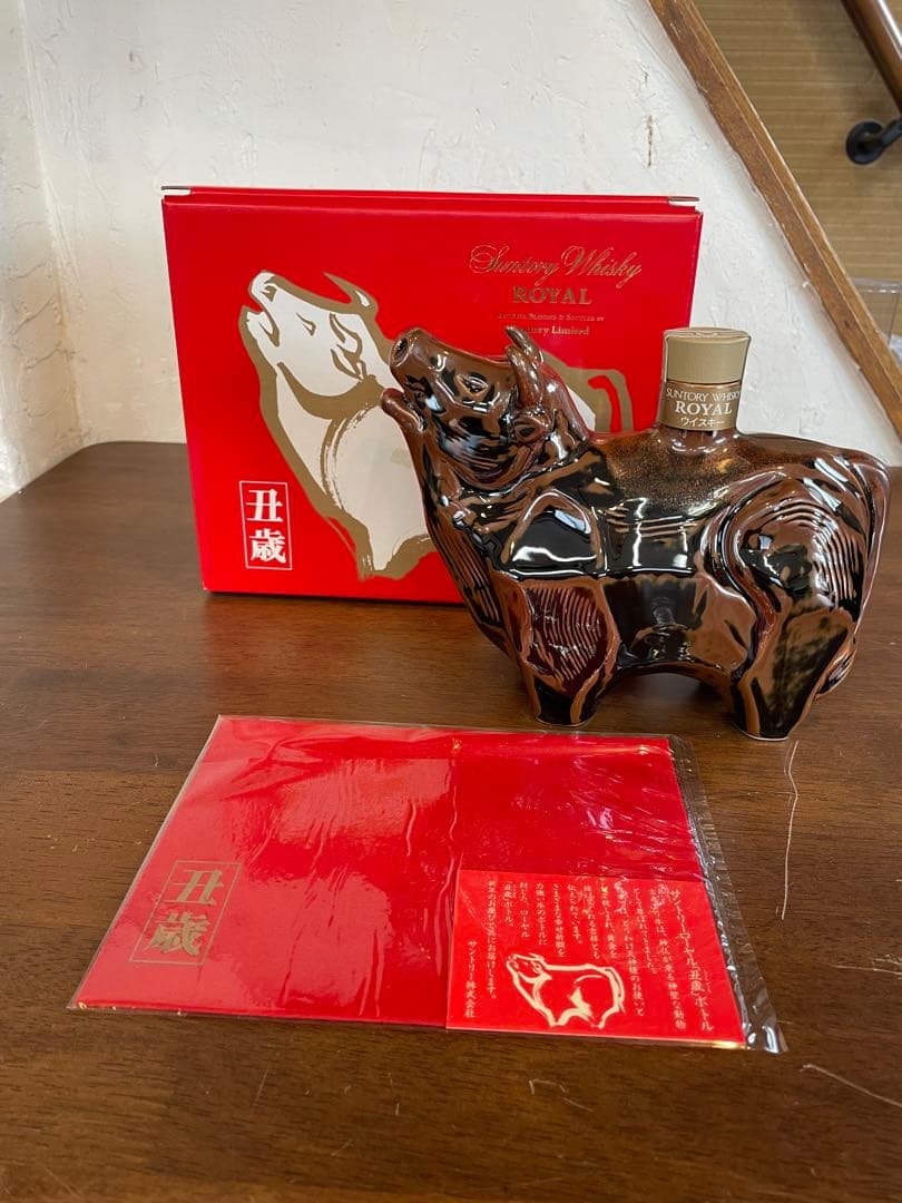 サントリーウイスキーローヤル　十二支ボトル　丑歳　新品未開封　うし