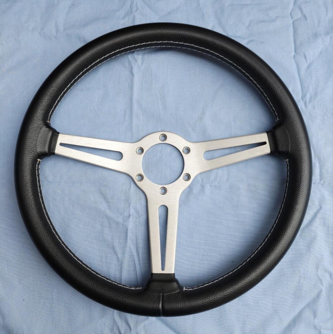 MOMO ステアリング　レトロ　RETRO　R-30