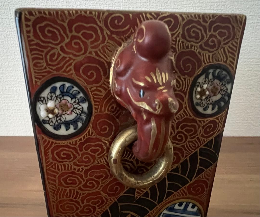 九谷焼 九谷庄三 赤絵獅子摘み角香炉 箱付き