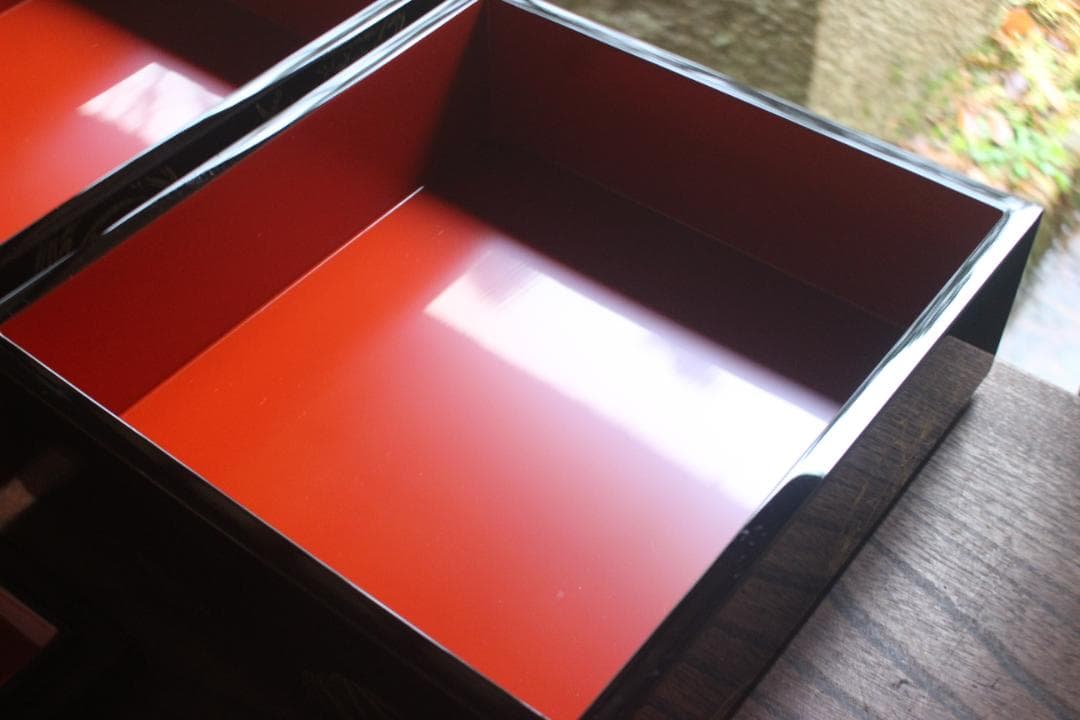 新品並！端正な内朱黒漆に極上四君子丸沈金の映える台付二段重（検輪島塗蒔重箱お重