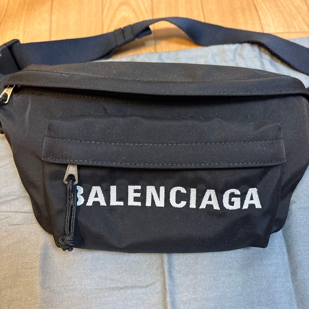 バレンシアガ　ボディバッグ　BALENCIAGA
