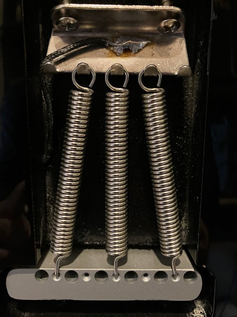 ストラトFenderピックアップ国産ボディとネック アトランシア