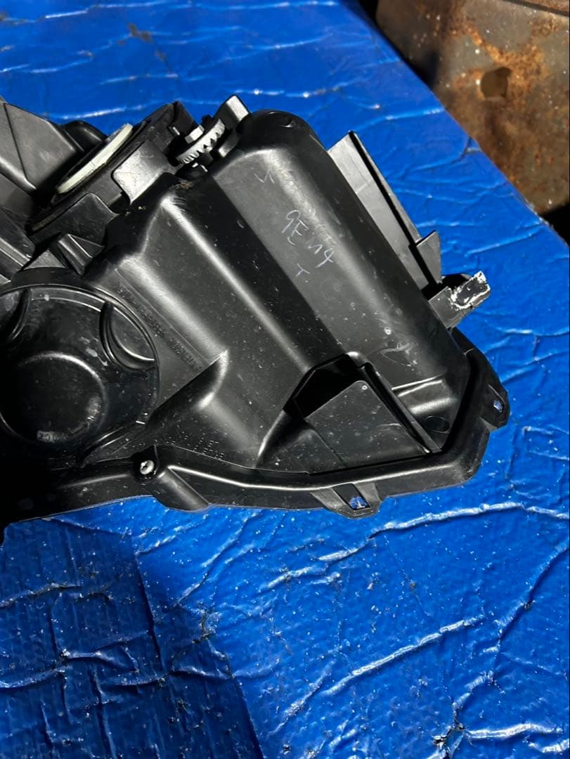 トヨタ　プリウスPHV ZVW35 ヘッドライト　訳アリ品