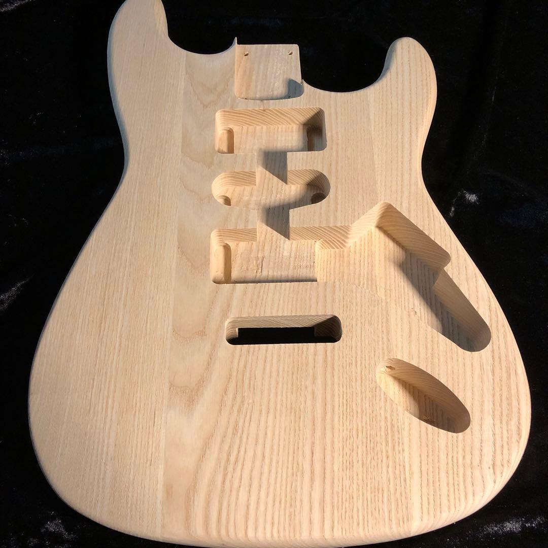 カナダ産アッシュ材　エレキギター　ストラトキャスター　ボディ　アッシュ