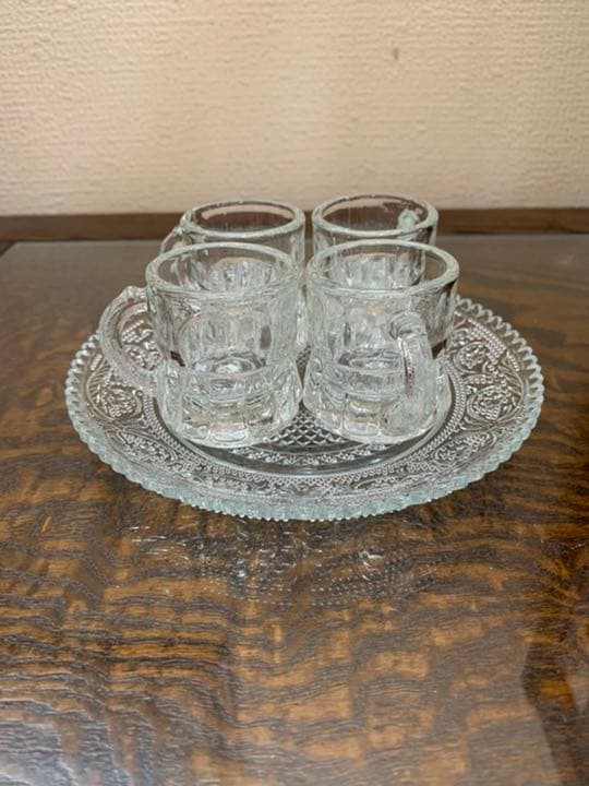 ヴィンテージ　ガラス製カップとお皿のセット