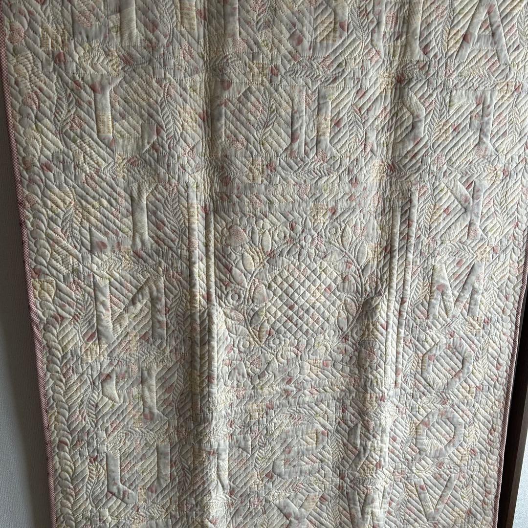 ハンドメイド パッチワークアルファベットと花のメッセージキルト