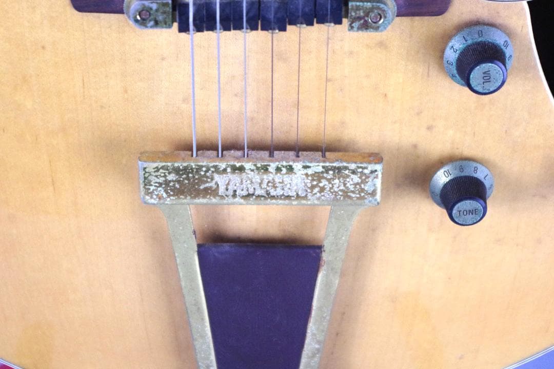 YAMAHA セミアコエレキギター