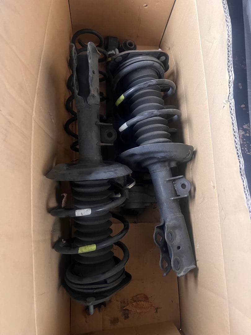 カピzvw50 50プリウス 前期純正サスペンション　中古