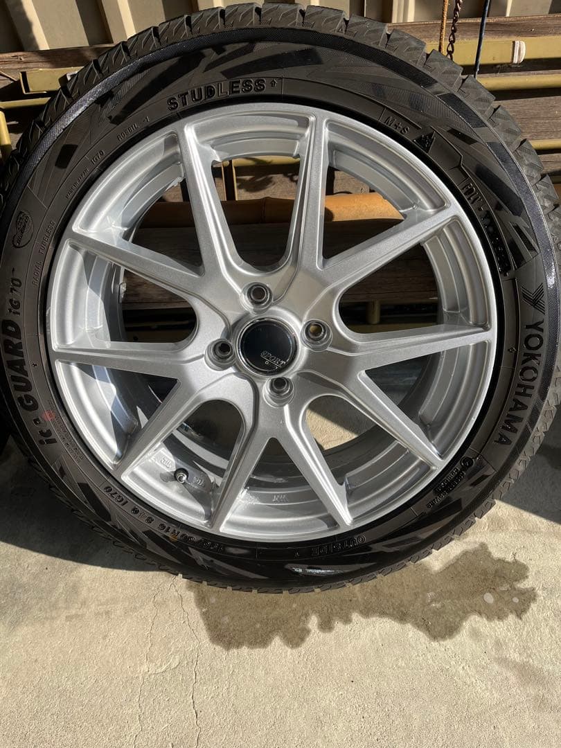 トヨタアクアスタッドレスタイヤホイールセット　ナットつき
