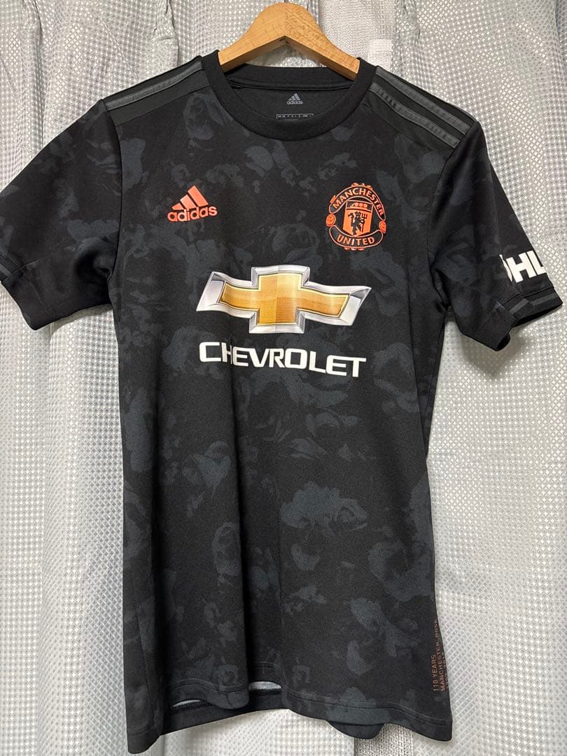 adidas Manchester United ブラックシャツ