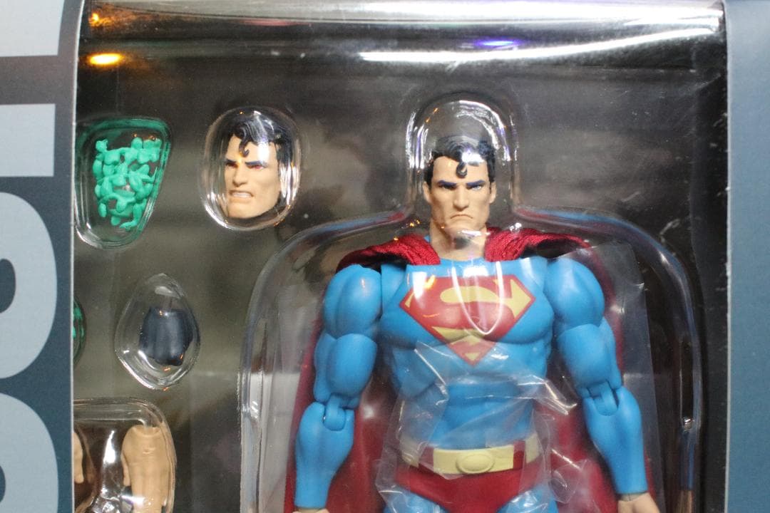 新品未開封MAFEX 117スーパーマン・ハッシュSUPERMAN