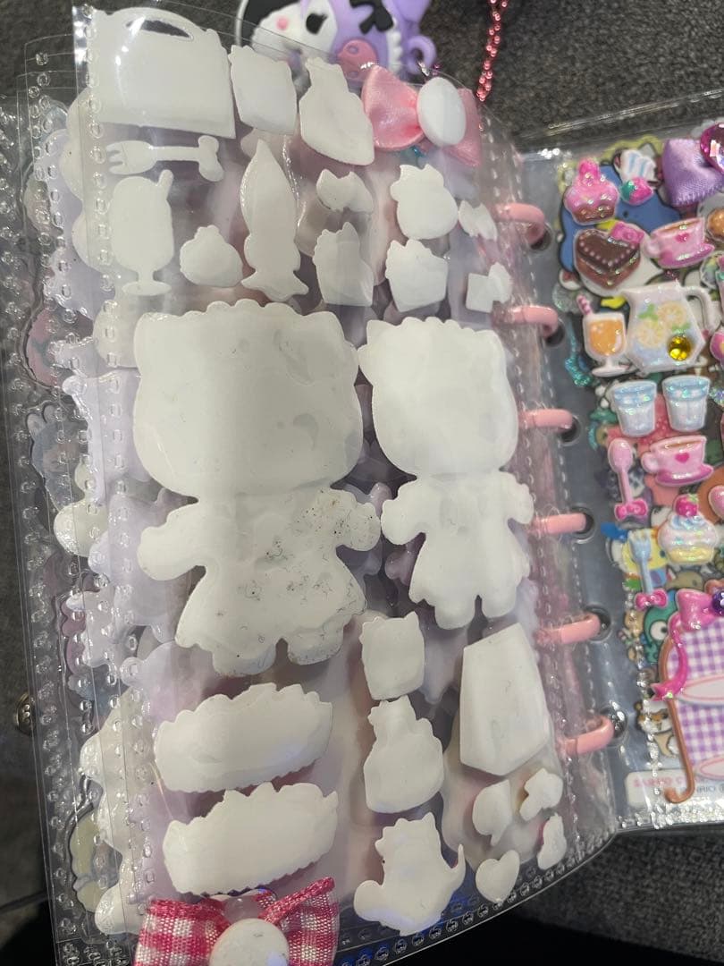 サンリオ　ボンボンドロップシール　シール手帳　ラブブ