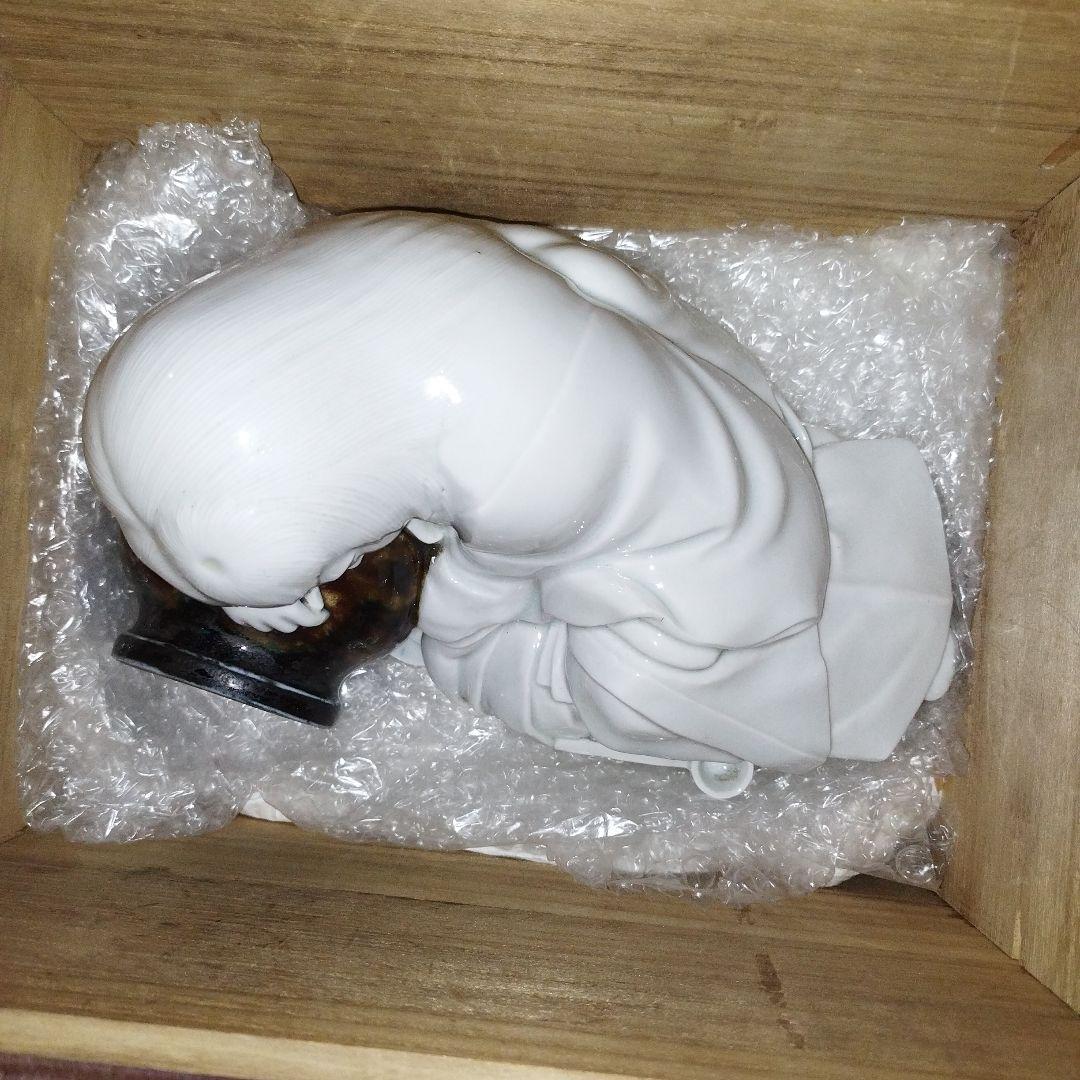 陶器製 寝ている子供の像 壺付き