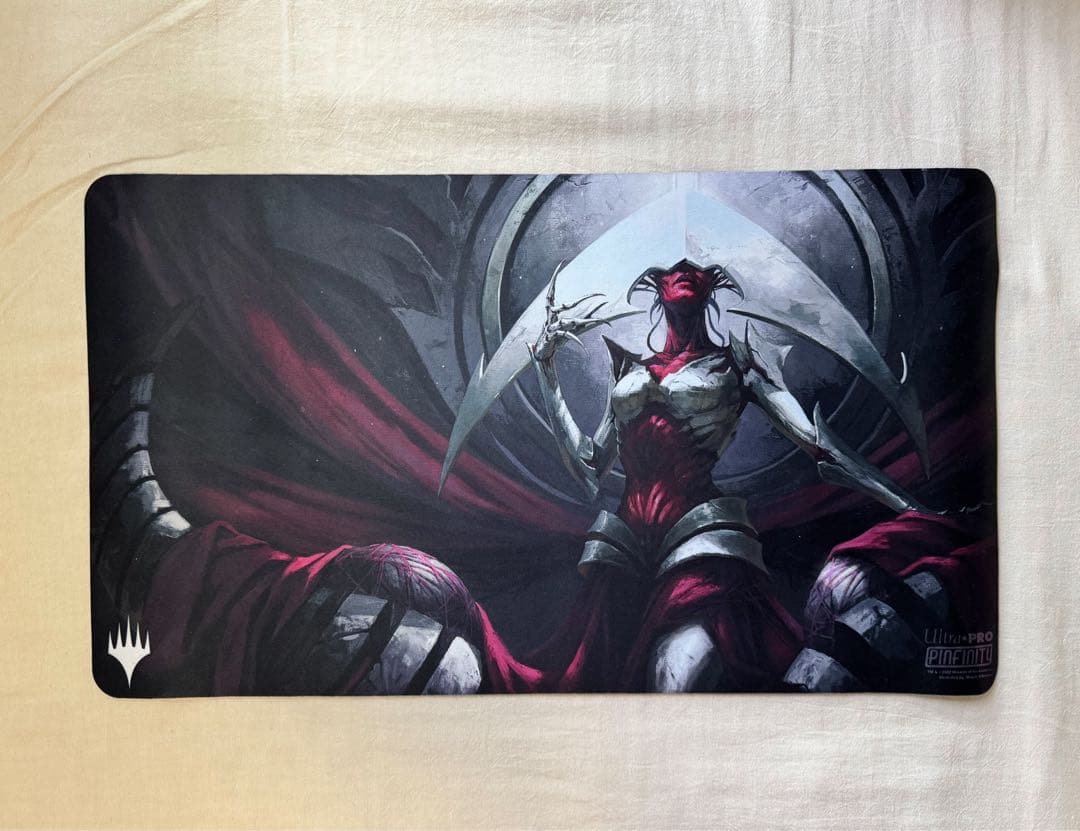 MTG プレイマット 機械の母エリシュノーン 偉大なる統一者、アトラクサ