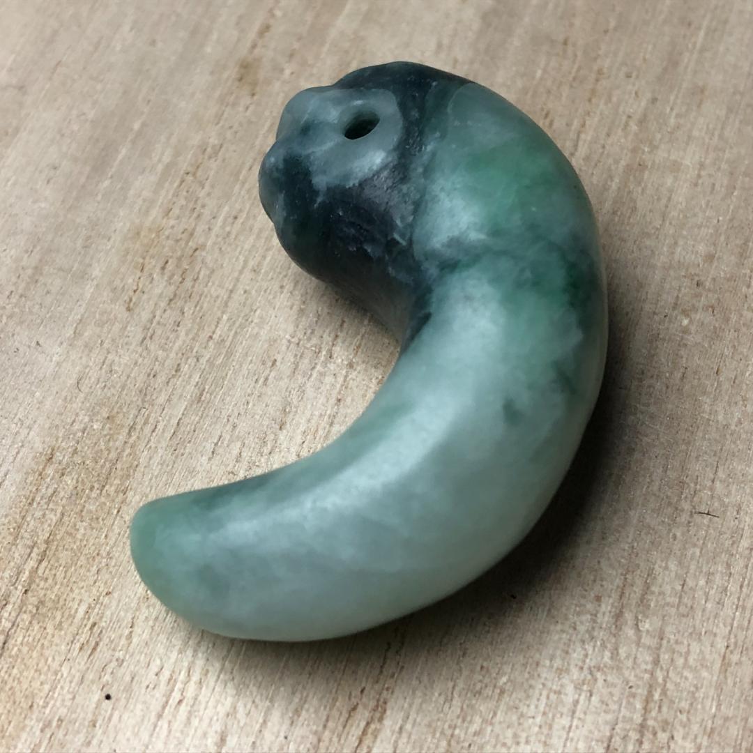 勾玉 翡翠　ヒスイ　糸魚川　翡翠　ケース付き