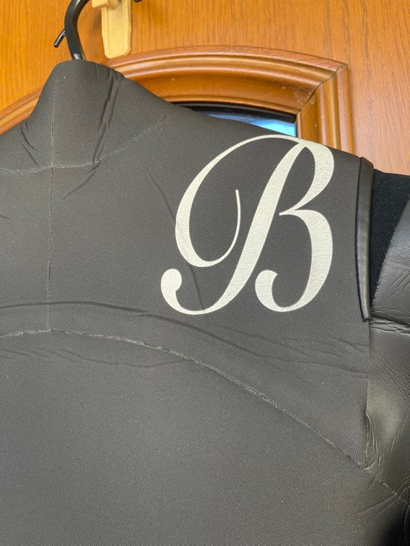 土曜まで早い者勝ち特別価格 Bewet ドライスーツ 黒