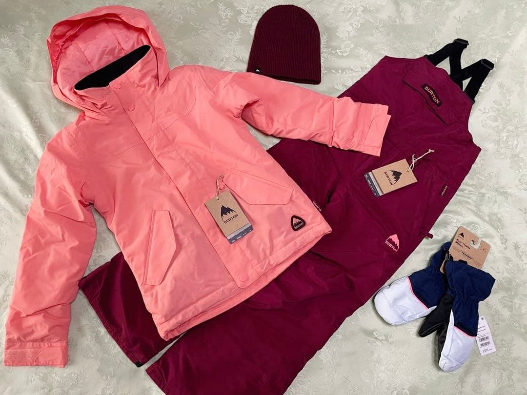 新品　バートン　キッズスノーボード上下セットとグローブとニット帽の4点セット