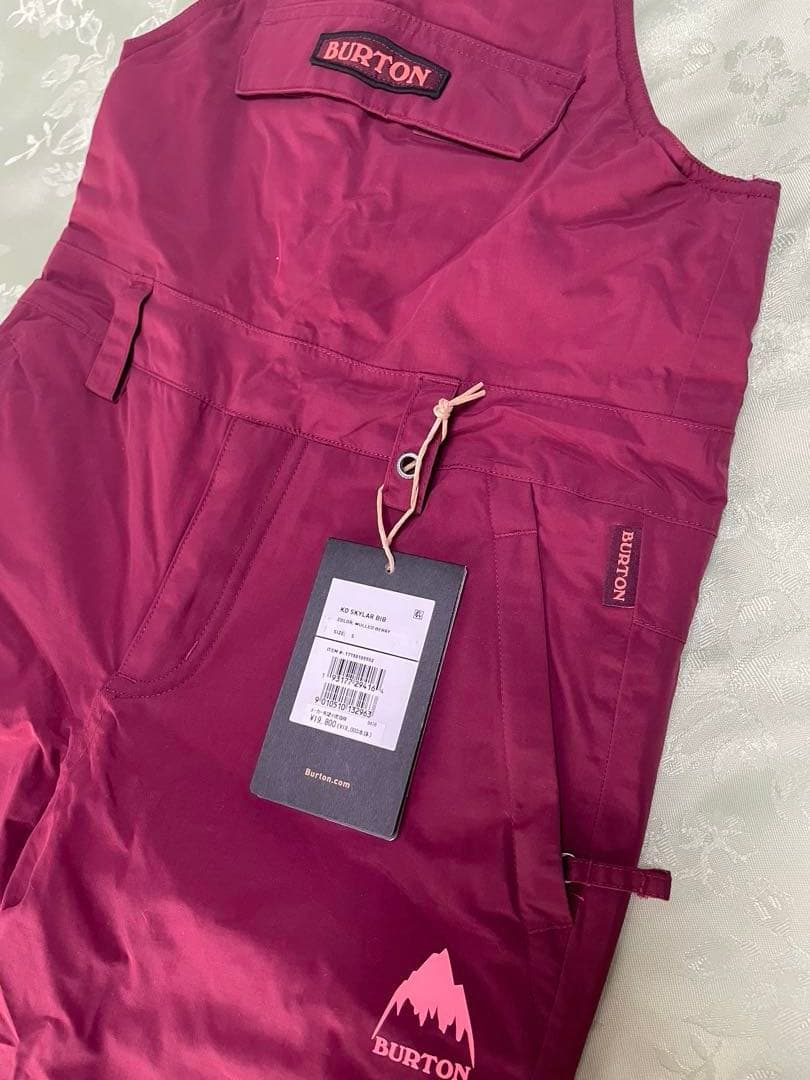 新品　バートン　キッズスノーボード上下セットとグローブとニット帽の4点セット