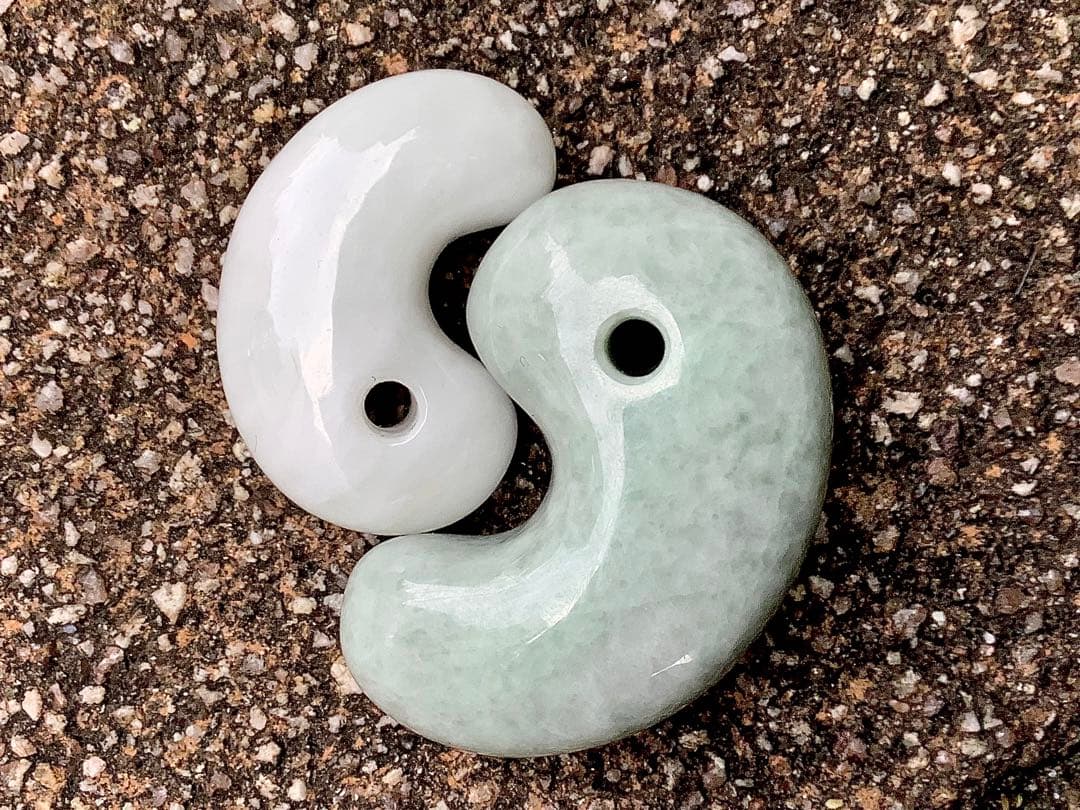 激安卸し値段で‼️15万円確実します‼️ 糸魚川翡翠ジェダイト本物　鑑別書付極上物‼️