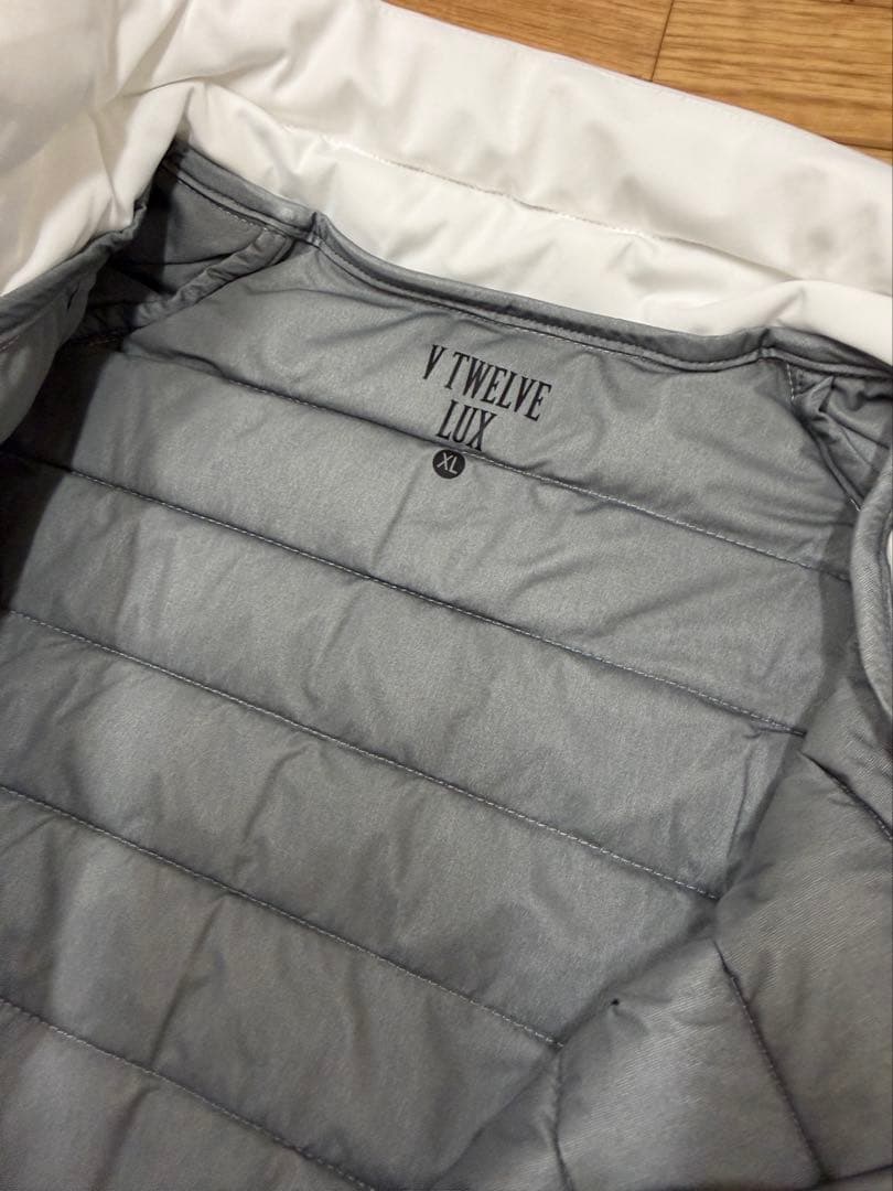 新品未使用正規品【V12/sizeXL】軽量中綿アウター　ストレッチタフタダウン
