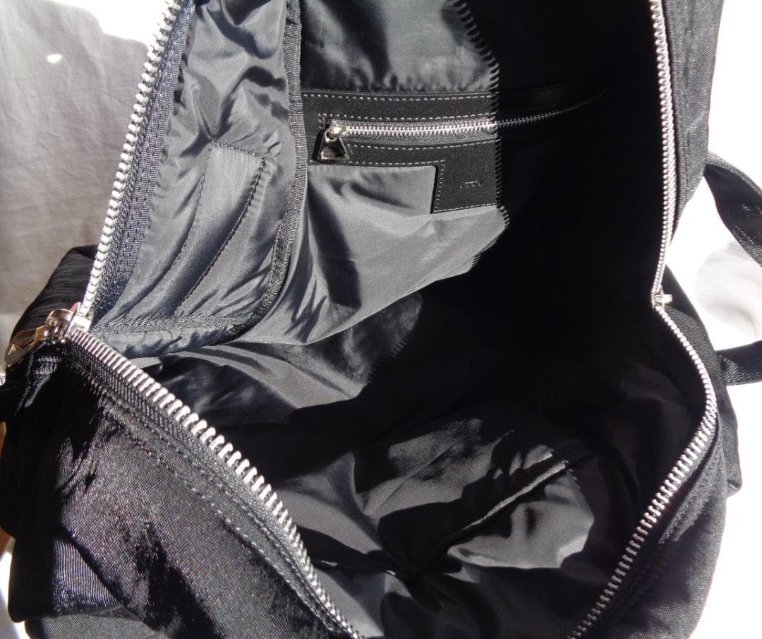 美品 ITTIイッチ Annie Puffer Madison Bag ブラック