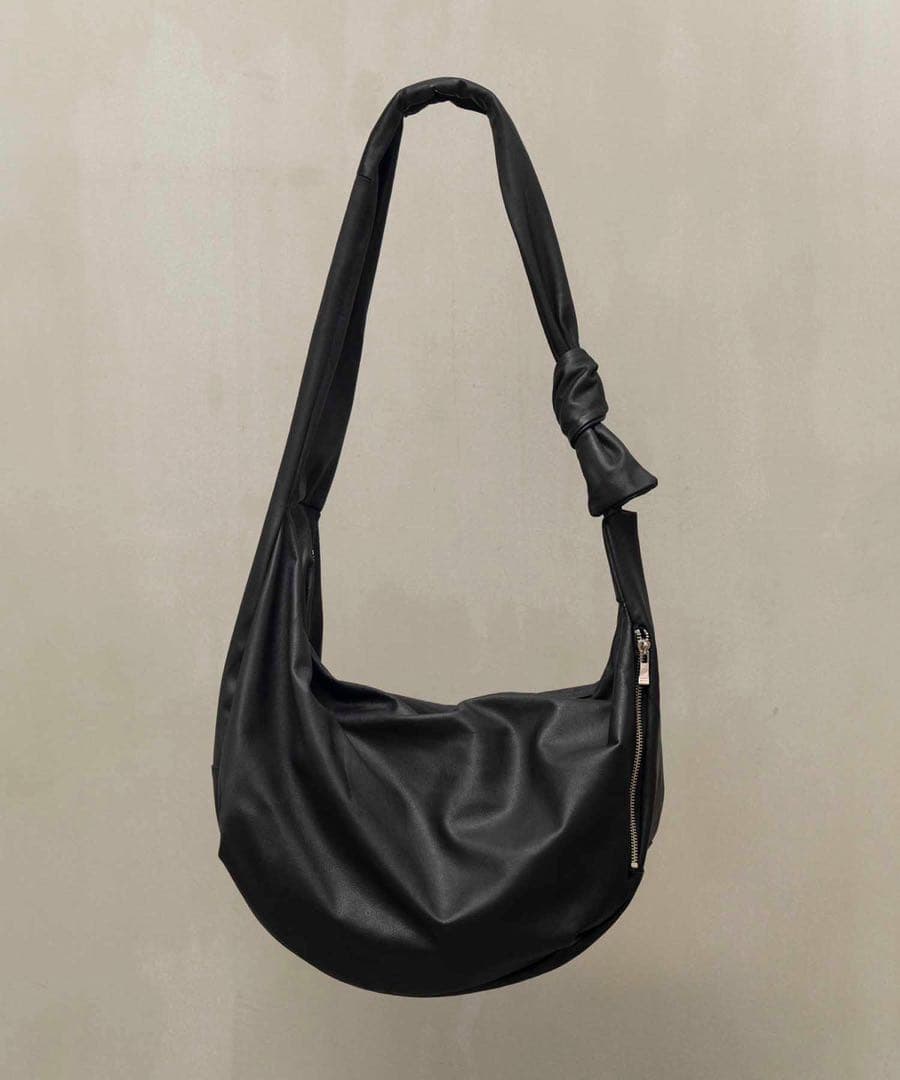 メゾンスペシャル　Leather Shoulder “BANANA” Bag