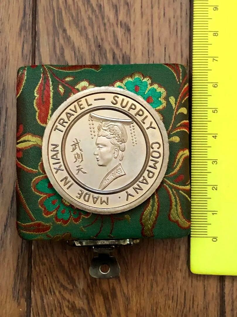 金色メダル 女性・男性デザイン