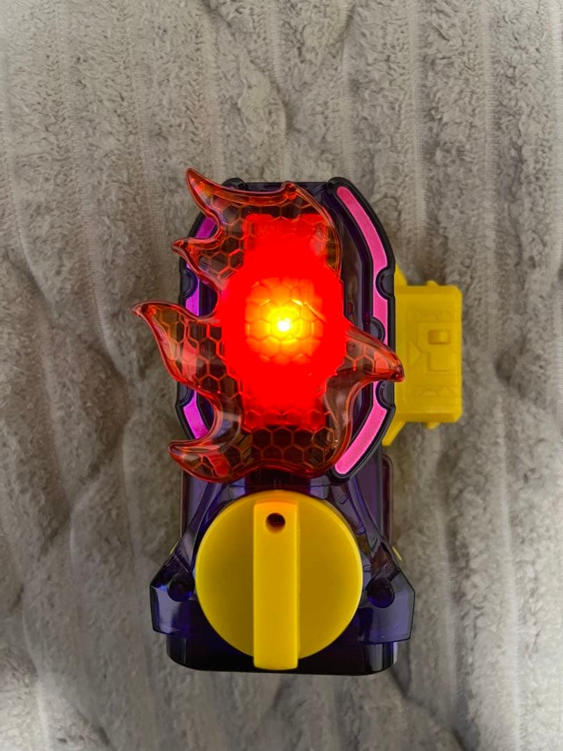 仮面ライダーリバイス　ゴールドスピノバイスタンプ　限定品　ボルケーノスタンプ