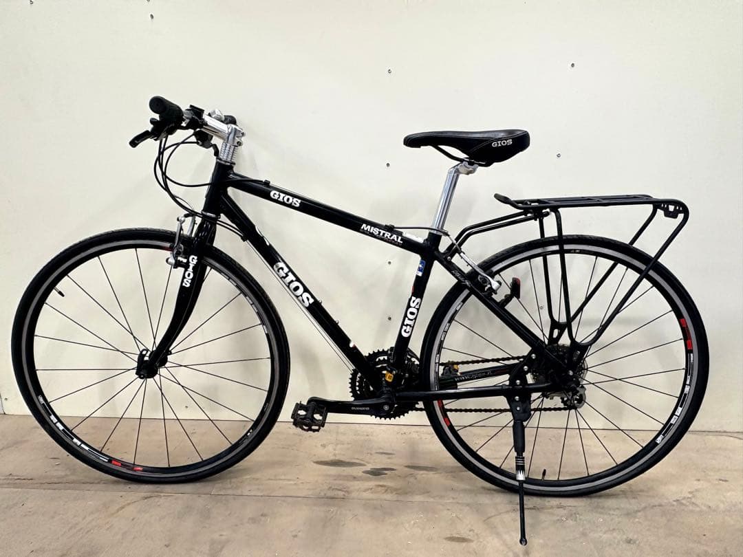 ブラック×GIOSロゴが映える、シンプルに“かっこいい”クロスバイク