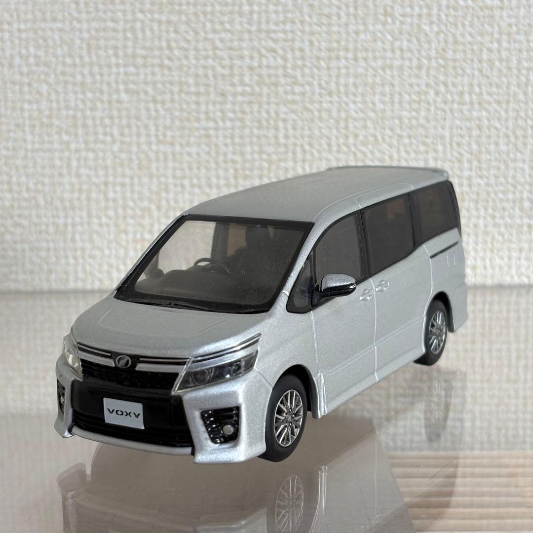 80系VOXY 前期　カラーサンプル　シルバー　1/30スケール