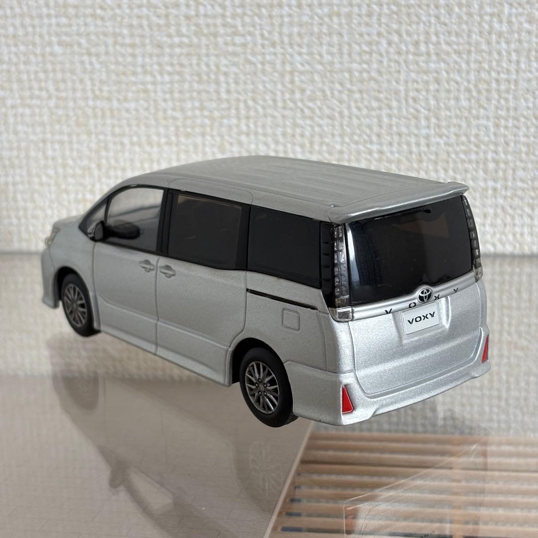 80系VOXY 前期　カラーサンプル　シルバー　1/30スケール